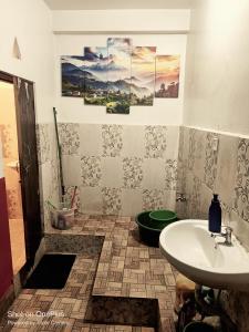 Hotel Baishnav, The Hub-Mugling