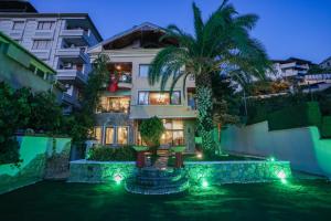 Boğaz Manzaralı Havuzlu Lüks Villa