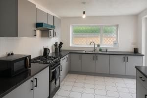 Chic 4- Bedrooms House Highfields Park - QMC - Arnold Market - Nottingham Castle - Sleeps 8