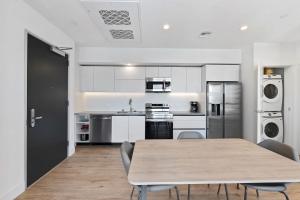 New DT Glendale - Pool Balcony AC Parking