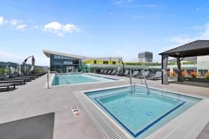 New DT Glendale - Pool Balcony AC Parking