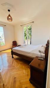 Sublime 2 bedroom spacious and bright AC Private parking