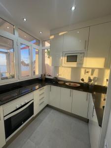 A Cliffside Ocean View Sanctuary for Couples