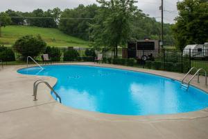 Pool and Riverfront! Couples Retreat in Smoky Mtns