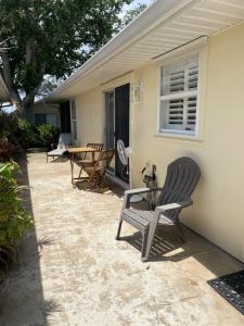 2b2bth House pool private beach and Sanibel FM Beach