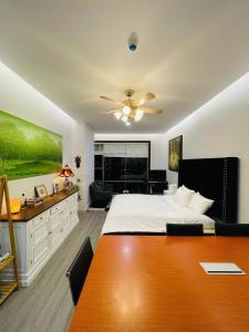 Golden King Apartment