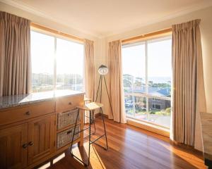 Home & Away at Coles Beach