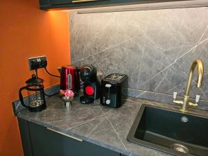 Beautiful & Bright Victorian Home with High Ceiling in Paddington near Hyde Park by Tube Stations - Ground Floor, No Stairs