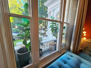 Beautiful & Bright Victorian Home with High Ceiling in Paddington near Hyde Park by Tube Stations - Ground Floor, No Stairs