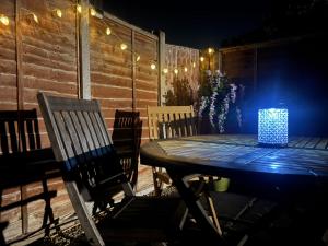 Stylish 3-Bedroom Home, Patio, Wi-Fi & Parking