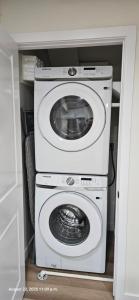 1 BR suite near WEM, with fast WiFi and parking