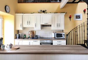 Town center duplex with lift