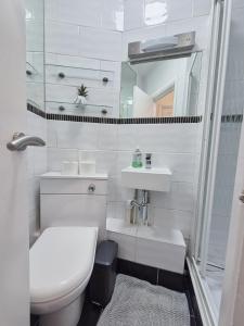 Promo rate - 1 bedroom flat in Old street, Shoreditch & Hoxton with Free WiFi by NourNest Apartments