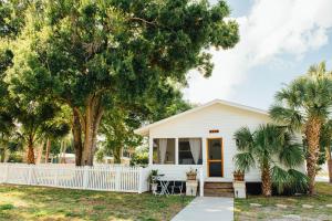 Renovated Chic Home Near Beaches, Img & Downtown