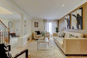 Prestige Manor, 6BR with Sunroom and 3400 Sqft by Instant Suites