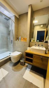 2 beds by Tower Bridge, Walk to Sights & Dining