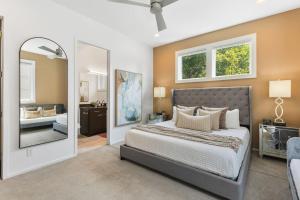 Rooftop Patio with Parking WALK to Belmont and 12 South