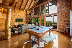 Romantic Lookout with Incredible Views - Hot Tub - Pool Table