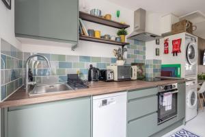 Modern Central Studio With Parking