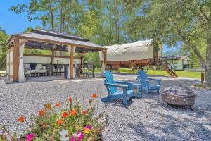 Secluded Luxury Wagon with Pond, King Bed, Full Bath, Patio
