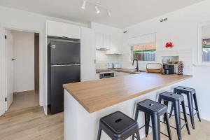 Beachy Breeze, Sleeps 4, Steps to Scarb Beach