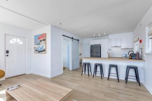 Beachy Breeze, Sleeps 4, Steps to Scarb Beach