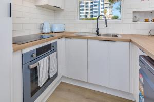 Breezy Beachside 2BR Private Balcony Views