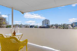 Breezy Beachside 2BR Private Balcony Views