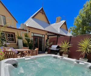 Porters Cottage Grande (two units)