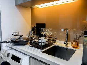 Upscale High-Rise 1BR - Ultra Fast Wifi - Phrom Phong