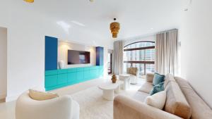Vacationer Holiday Homes I Serene 2 Bed l Close to West Beach on the Palm