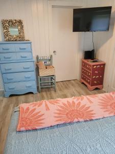 Crescent Vintage Cottage