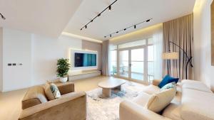 Vacationer Holiday Homes I Chic 1 Bed with Sea Views l Beach Access on The Palm