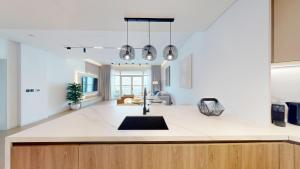 Vacationer Holiday Homes I Chic 1 Bed with Sea Views l Beach Access on The Palm