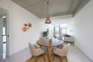 Gorgeous Corner Deluxe 1BD CondoPoolViews! #133