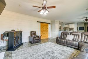 Residential Cul-De-Sac Suburban Memphis Hideaway!