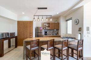 Versalles Area, Contemporary Condo Pool & AC