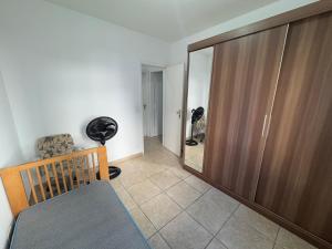 Apartamento enseada 500 metro da praia