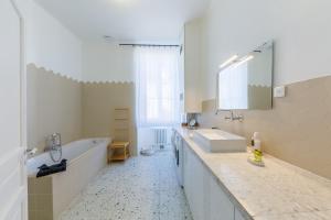 Spacious 137 sqm Apartment with Sea View in Central Menton