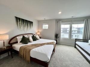 Brand New 3BR 3BA Designer Home - Families, Groups, Golf, Beach, Parking