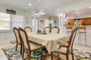 Boynton Beachs Best! Family Home with Yard and Garden