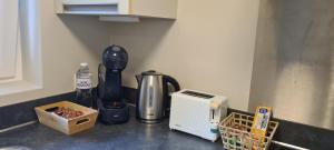 Private studio near train station & Sonian Forest