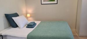 Private studio near train station & Sonian Forest