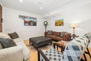 West Dickson Loft-IN Entertainment District