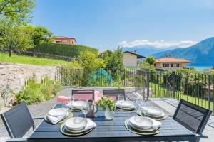 Villetta Abbazia Acqua Dolce -With Stunning Terrace by RentComo