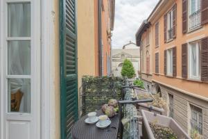 Wine Not Apartment in Como City Centre by RentComo