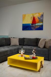 Elegant Breeze Apartment