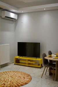 Elegant Breeze Apartment