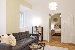 Moderne Zwei Zimmer Altbauwohnung im Stadtkern