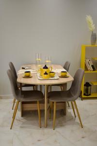 Elegant Breeze Apartment